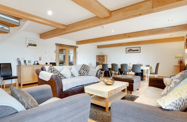 Churn Barn - Quatre Chambres Maison, Couchages 9