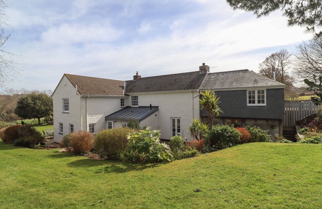 CHYGOWLIN HOUSE, pet friendly, luxury holiday cottage in Truro
