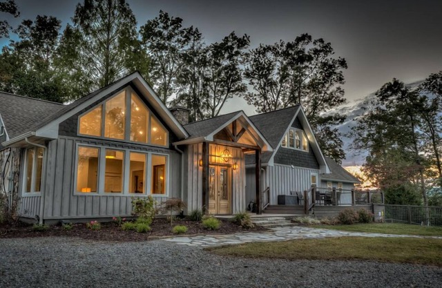 Cider House - Private Pool | Close to Town | Game Room & Firepit