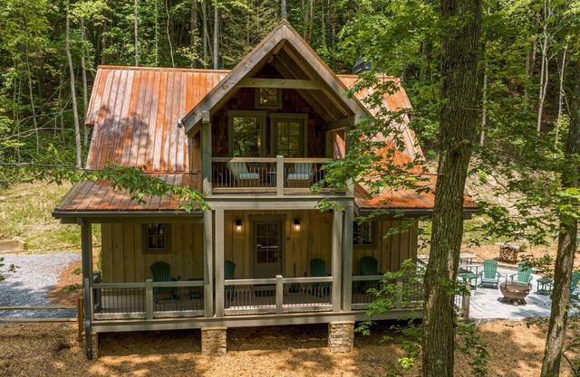 Cider Mill House overlooking private stream w/ firepit