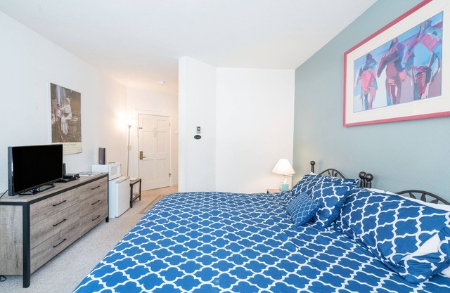 Cimarron Lodge 51 by AvantStay | Ski-In/Ski-Out Property w/ Two Hot Tubs!