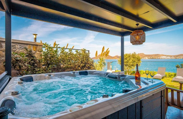 Çimentepe Residence Deluxe 2 - Villa with Jacuzzi in Yalikavak