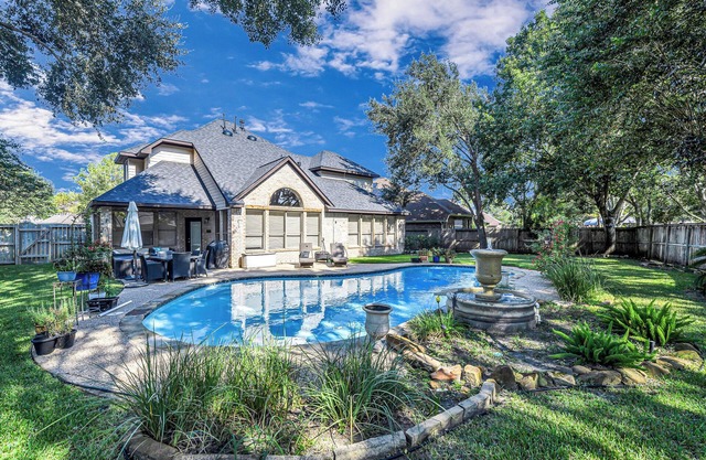 Cinco Ranch 30+ Days – Pool & Park Access