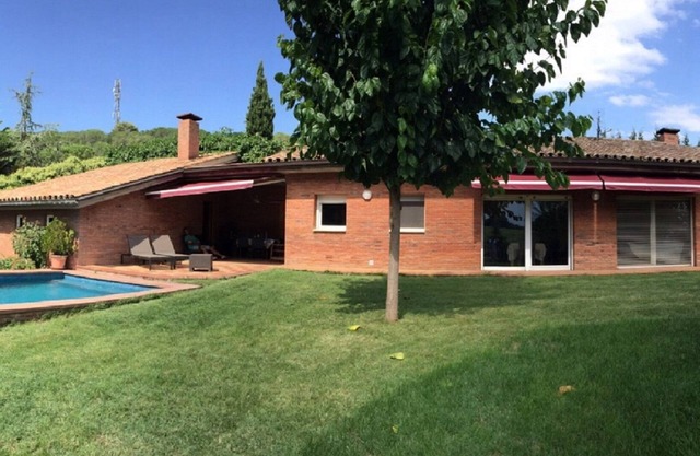 CINGLES DEL MOIANES - Maison de campagne avec piscine