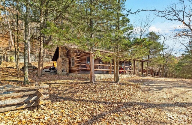 Cinnamon Valley - 'The Lake House'