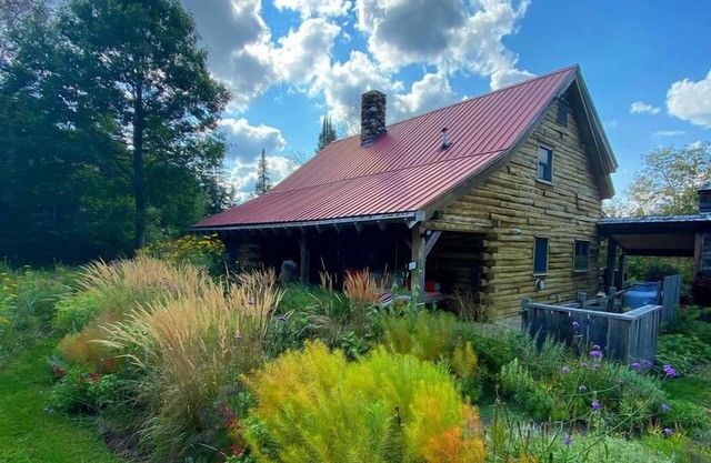 Circe et Hare Log Cabin dans le Vermont