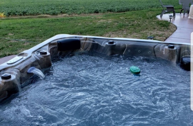Lake,Caverns ,Sewanee, Jack Daniel’s Hideaway with a jacuzzi waiting