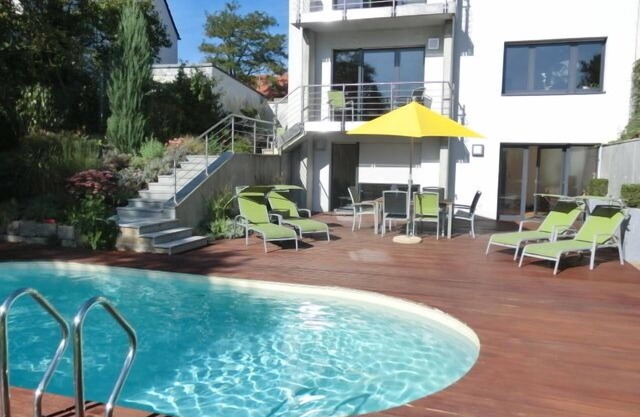 Ville et l'université avant-appartement avec piscine dans un endroit top