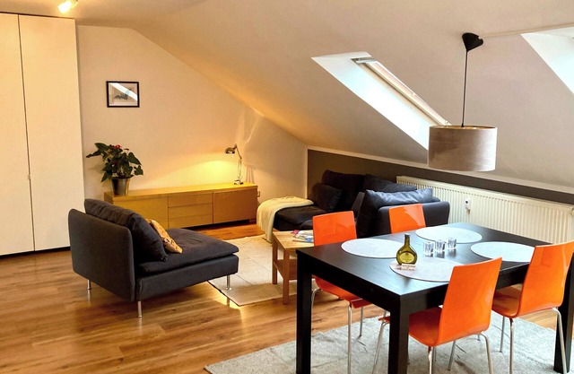 Appartement proche du centre-ville avec loggia et parking.