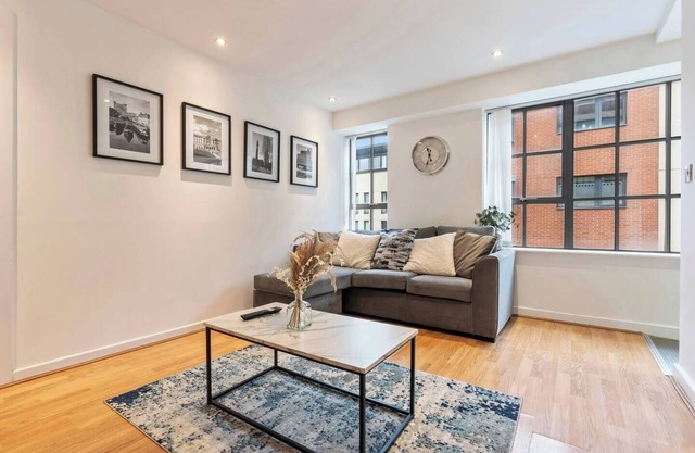 City Centre 2BR apartment & Free Netflix