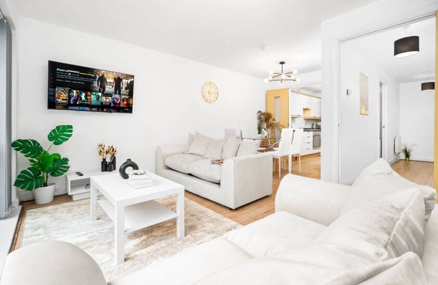 City Centre Townhouse - Garage - Parking - Balcony