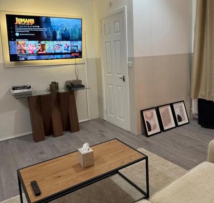 City Centre Uni area PS4 Netflix