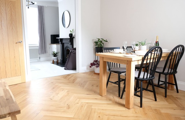 City centre walking, free Parking, private courtyard, Cleveland Victorian House