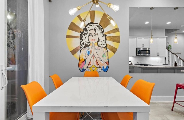 City Haven: Cozy Townhouse Near Nashville's Best Music, Dining, and Fun!