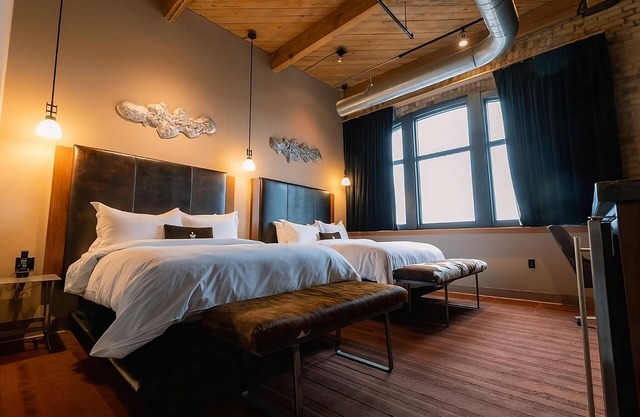 City Escape, Local Brews Delight, 2 Cozy Units Close To Erie Street Plaza!
