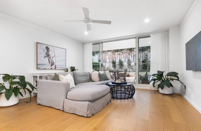 City Escape - Newcastle CBD - Spacious Apartment with Beautiful Courtyard