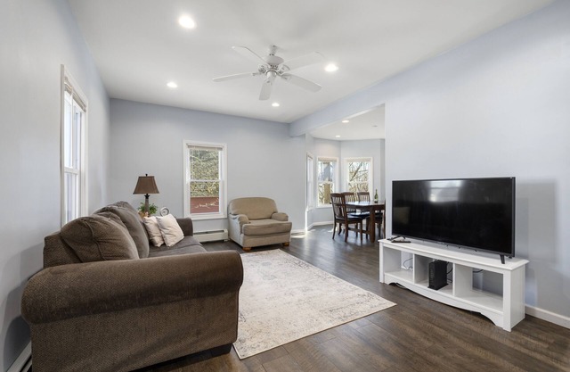 City Gem! 3 Miles from CASV/1 Mile from SUNY