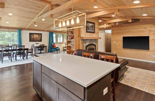 City House / Large Backyard / BBQ / Laundry
