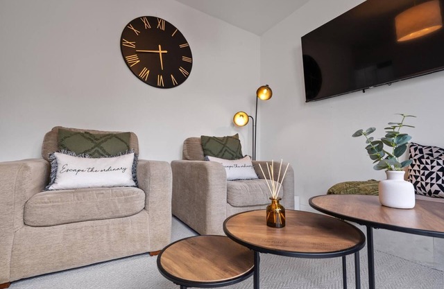 City Nest Service Accommodation HEATHROW 5 min drive to Heathrow Airport