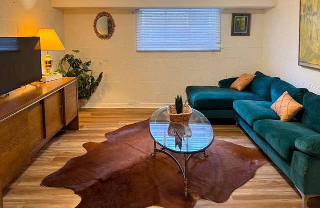 City Vibes + Nature Trails! Relax in our comfy 2BR—perfect base for exploring Johnson City & beyond.