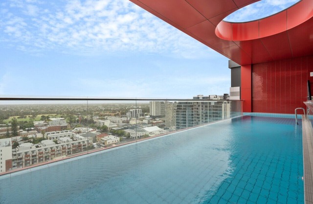 City view heat pool Gym 2B/2B/1C