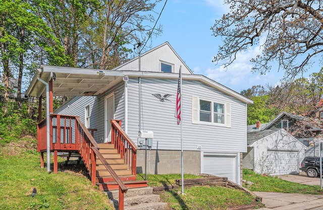 Cozy 2-Bedroom House Downtown Proximity in Grand Rapids, with WIFI & AC
