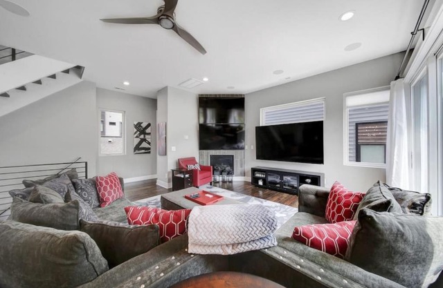 City Views - Walking Distance to Panthers Stadium