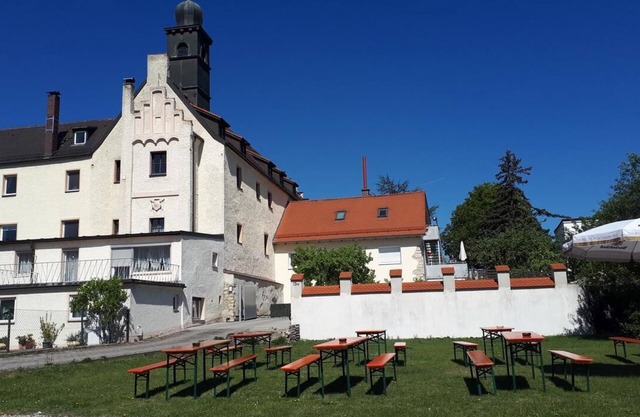 Citycastle in centre of town, 4guests, parking, internet 2-3bedrooms, 90sqmtr.