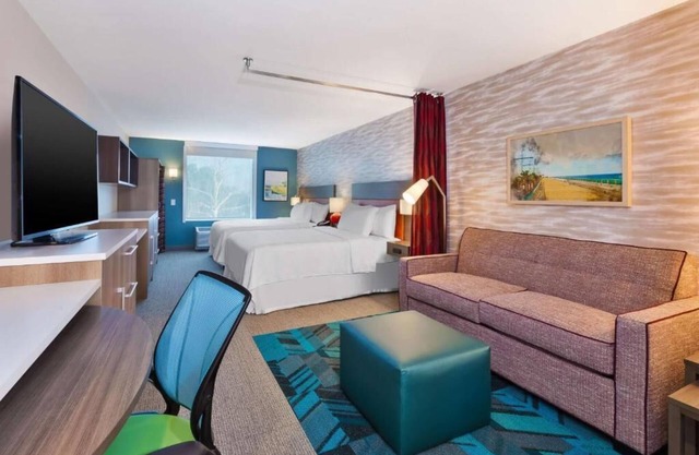 Cityscape Comfort! 3 Family-friendly Units! Pool, Minutes to Wrightsville Beach!