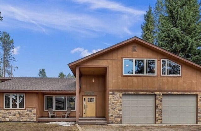 **CJ's Lakeview Cabin HotTub Spotless! GameRoom Parking Stocked Kitchen**