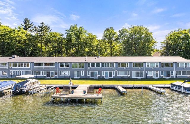 CLAM LAKE CONDO #02 Close to Torch Lake