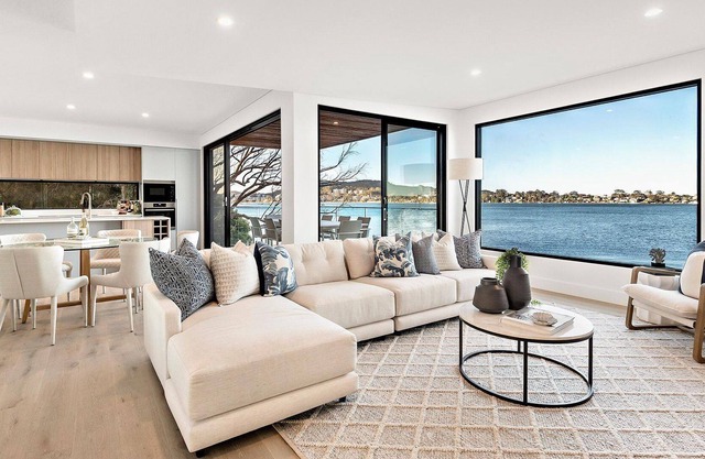 Clare De Lune Waterfront - Architecturally Designed Luxury Waterfront Townhouse with Pool