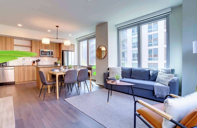 Stylish Apt @Clarendon with Rooftop Views