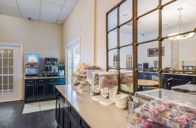 Clarion Inn & Suites Central Clearwater Beach