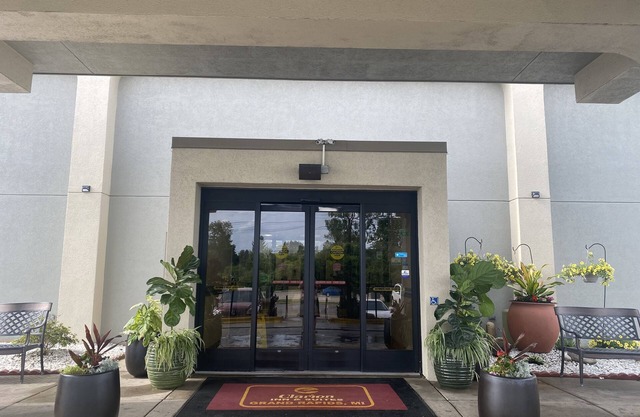 Clarion Inn & Suites Airport