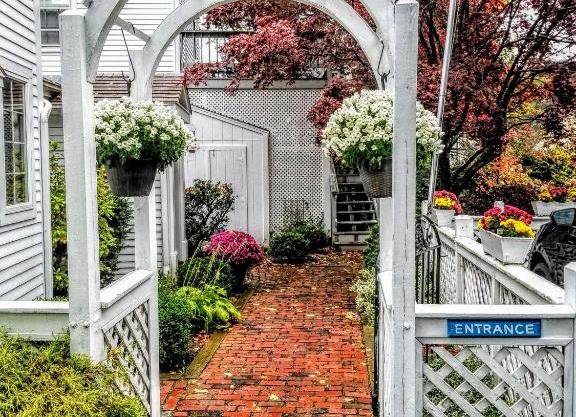 Clark Currier Inn