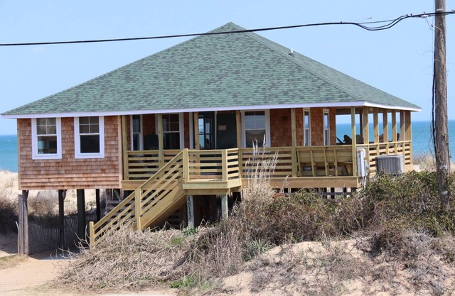 CLASSIQUE 1935 OCEANFRONT BEACH COTTAGE