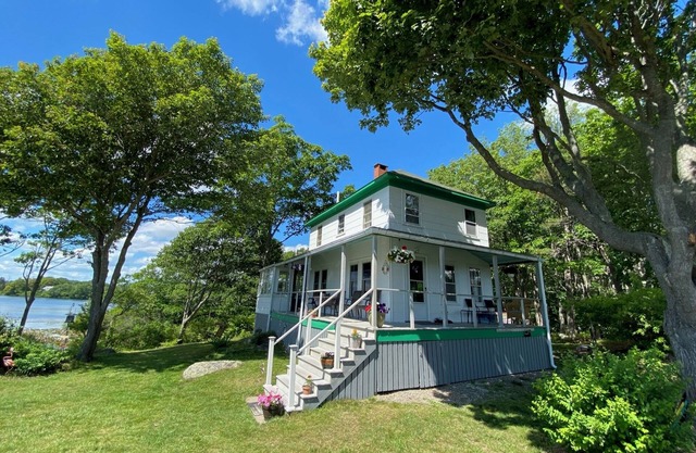 La fête du travail est encore disponible! Chalet 4 chambres en front de mer classique à quelques pas de la plage