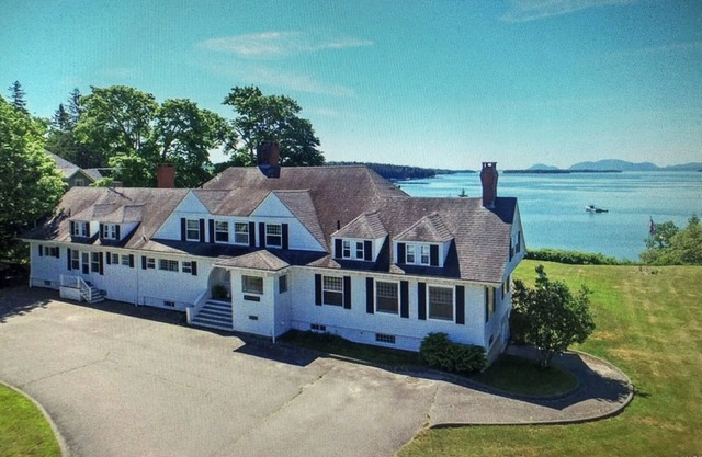 Maine Waterfront Retreat classique et spacieuse