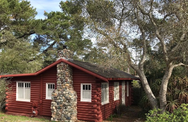 Classique Cabin Antique à Cambria - près de l'océan et la forêt