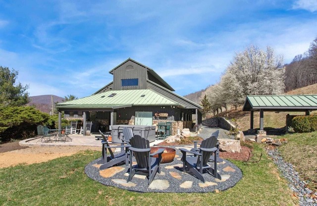 Classic Barn Home with Contemporary Design