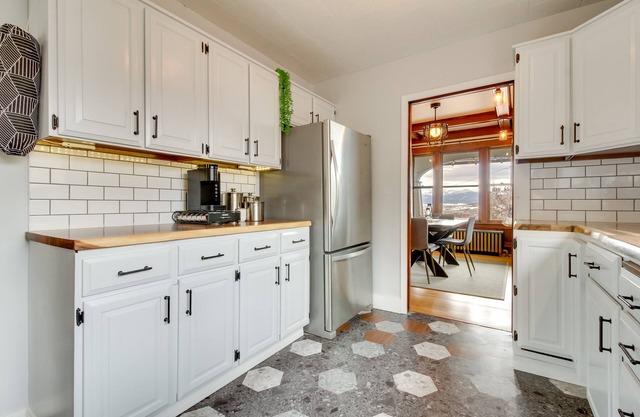 Classic Butte Vacation Rental w/Mountain Views!