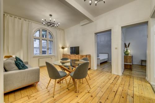 Classic Charm - 2BD central Apartment by FlatManager