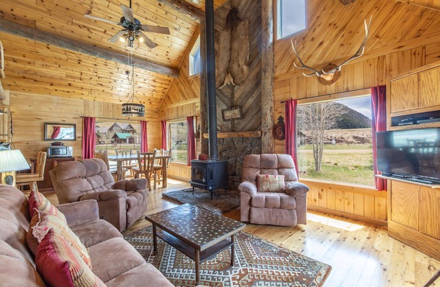 Classic Colorado Cabin - ATV's Welcome - Grill / Deck / Mountain Views