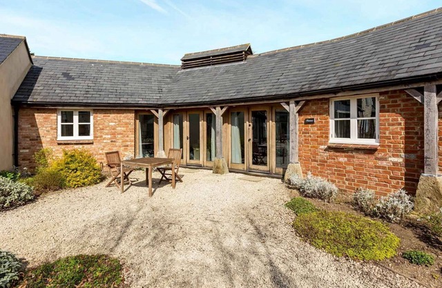 Classic Cotswolds Home near Littleworth