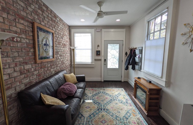 Classic Cozy 1-bedroom Uptown Shotgun w/ Patio in New Orleans