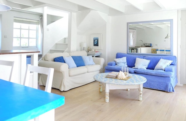 Classic, Cozy & Comfortable Seaside Cottage Close to Cornwalls Best Beaches