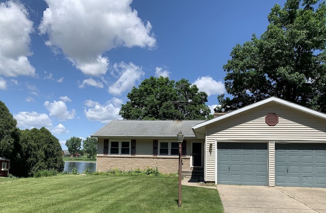 Classic Lakefront Cottage on All-Sports Duncan Lake