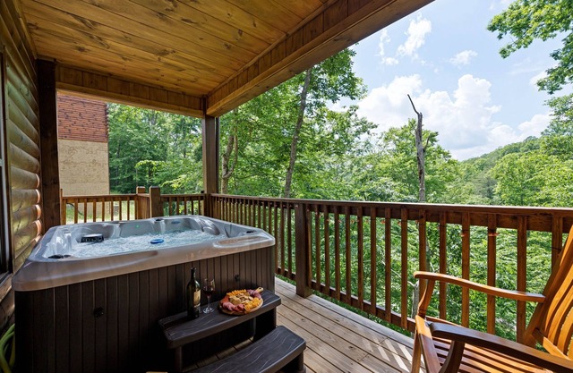 Mountain Views, Pool, Hot Tub & Games for All