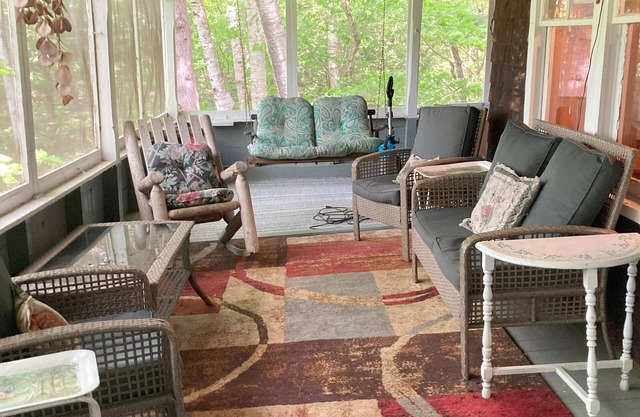 Classic Maine Wilderness Lodge sur le magnifique lac de montagne